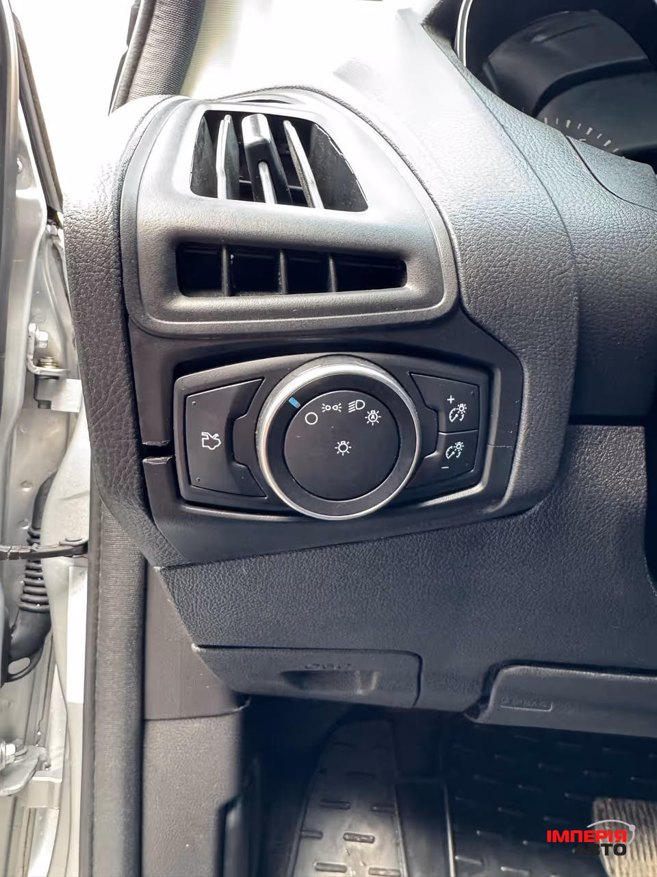 Ford Focus - фото 10