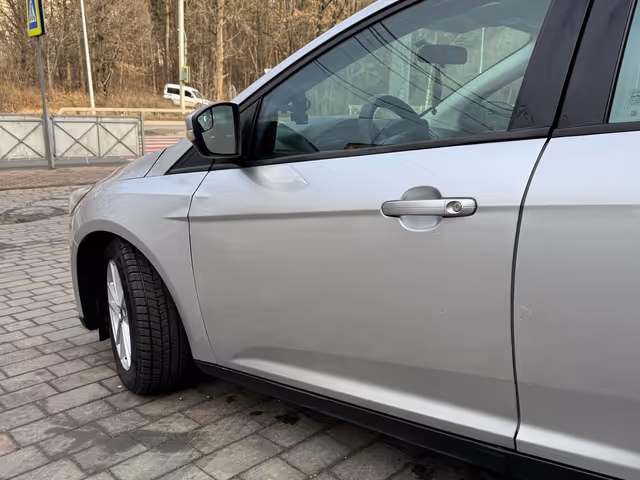 Ford Focus - фото 5