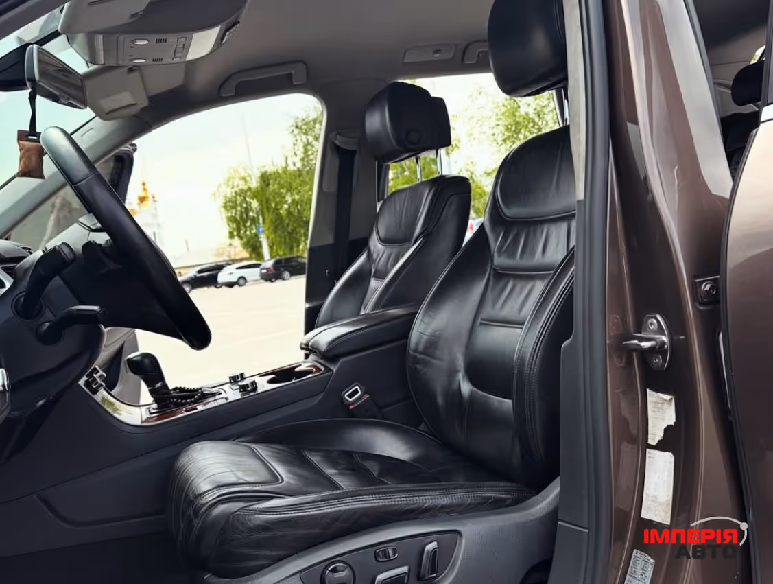 Volkswagen Touareg - фото 7
