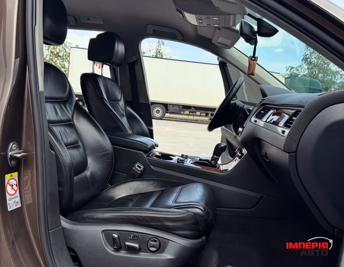 Volkswagen Touareg - фото 8