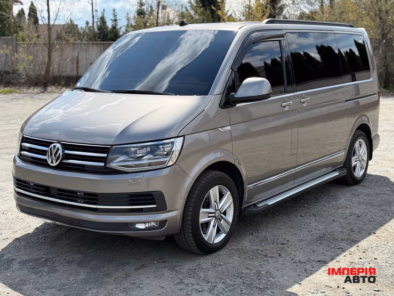 Volkswagen Multivan - фото 3