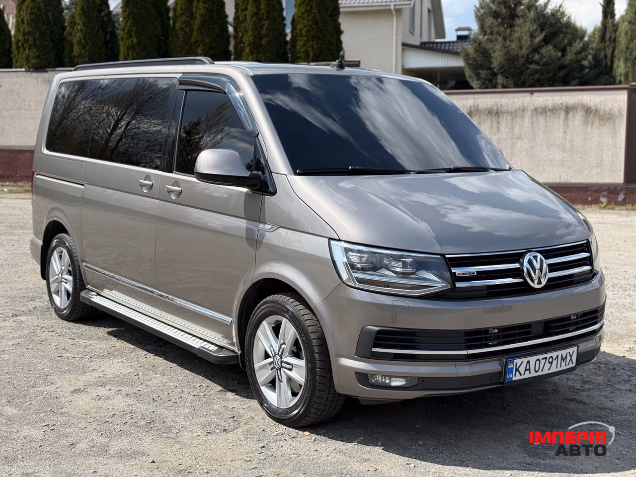 Volkswagen Multivan - фото 1