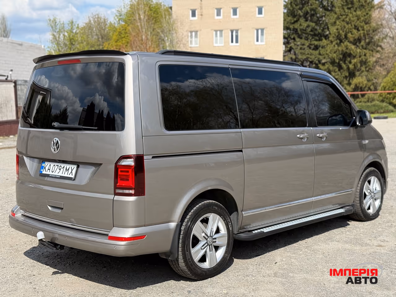 Volkswagen Multivan - фото 7