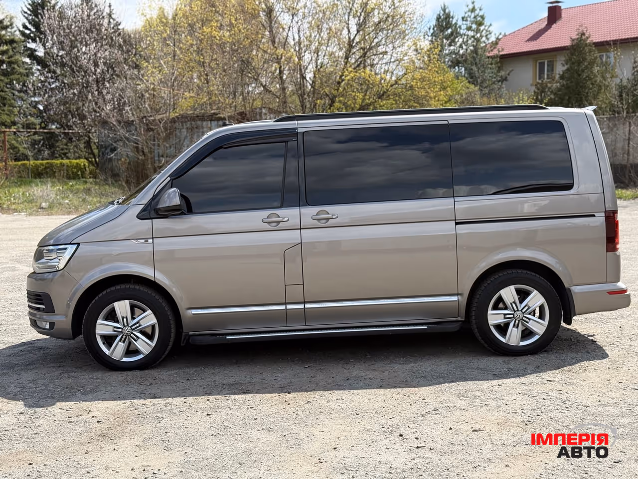 Volkswagen Multivan - фото 4