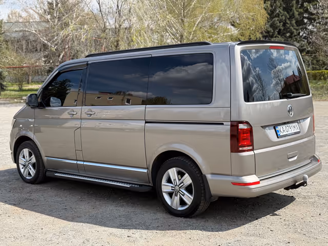 Volkswagen Multivan - фото 5