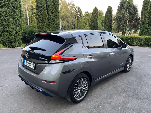 Nissan Leaf - фото 5