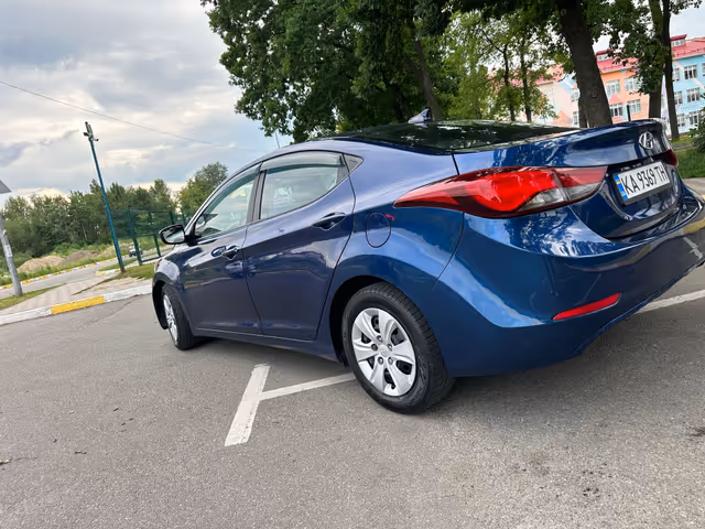 Hyundai Elantra - фото 5