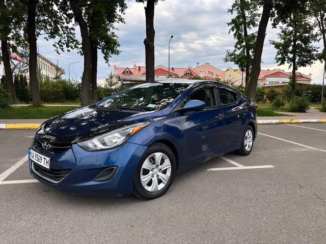 Hyundai Elantra - фото 1
