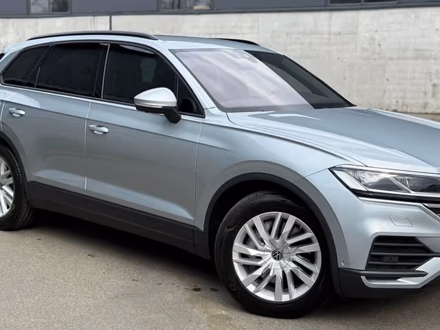 Volkswagen Touareg - фото 1