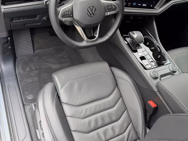Volkswagen Touareg - фото 3