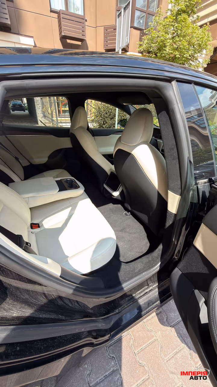Tesla Model S - фото 12