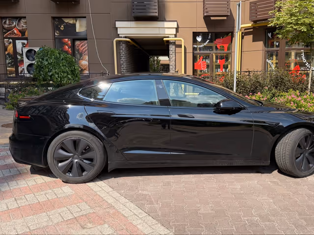 Tesla Model S - фото 5