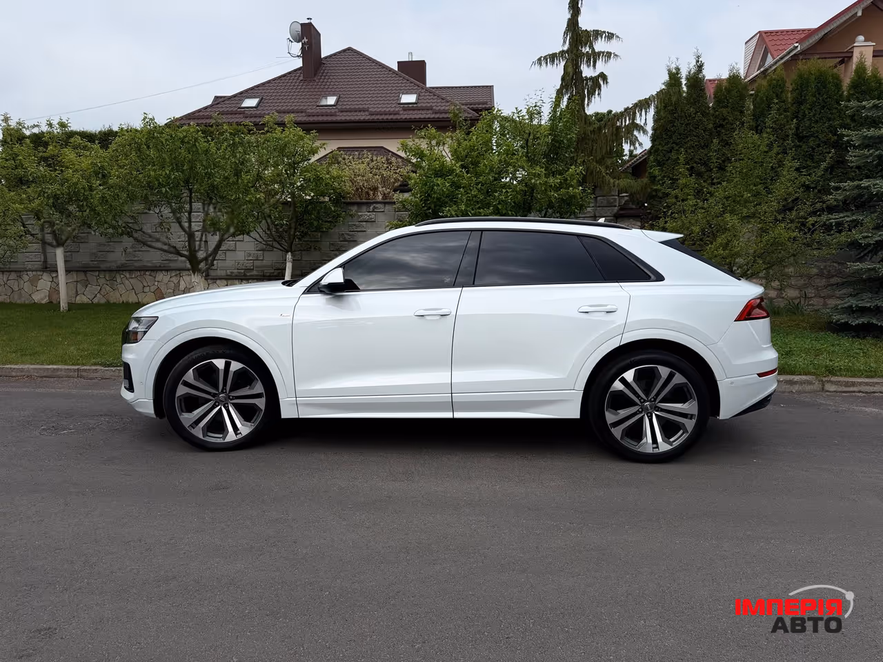 Audi Q8 - фото 1