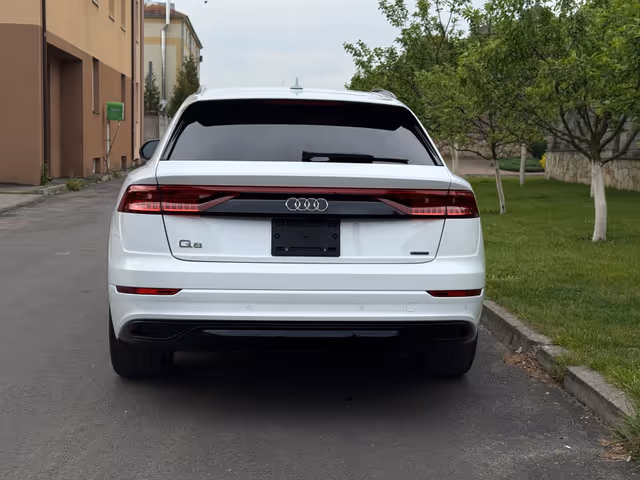 Audi Q8 - фото 5