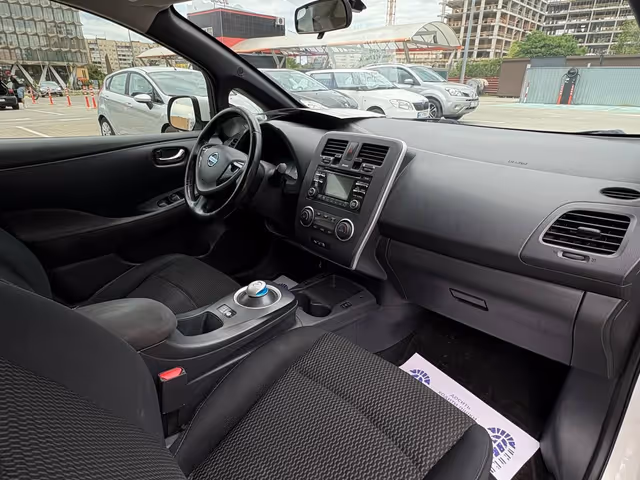 Nissan Leaf - фото 2