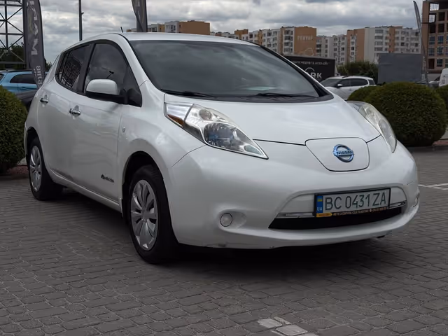 Nissan Leaf - фото 1
