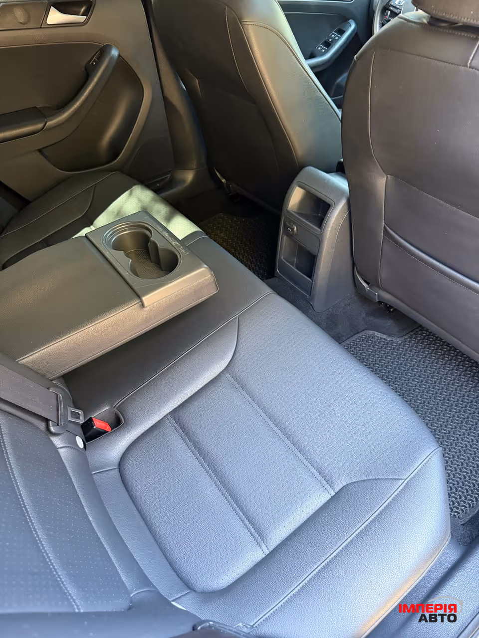 Volkswagen Jetta - фото 16