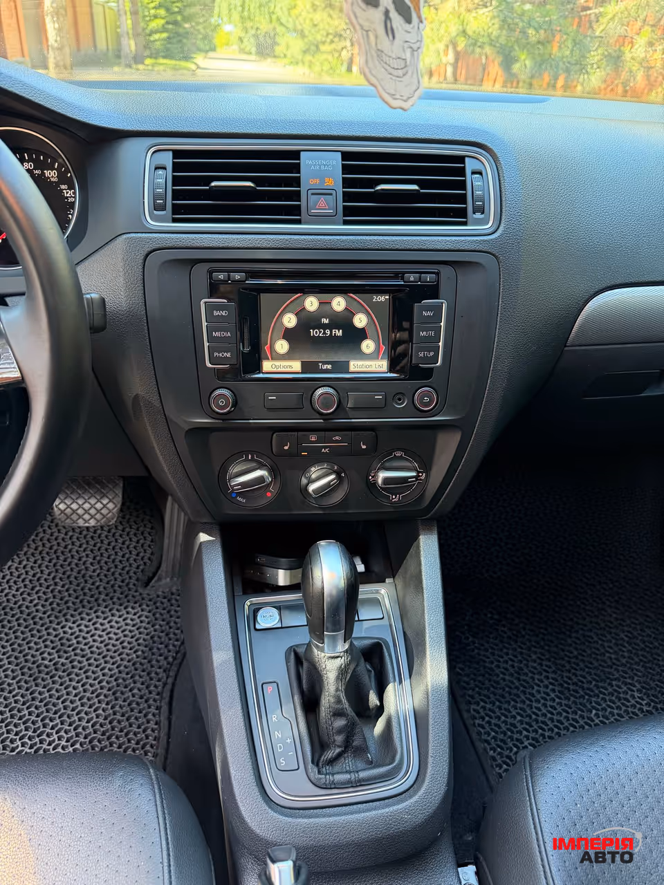 Volkswagen Jetta - фото 12