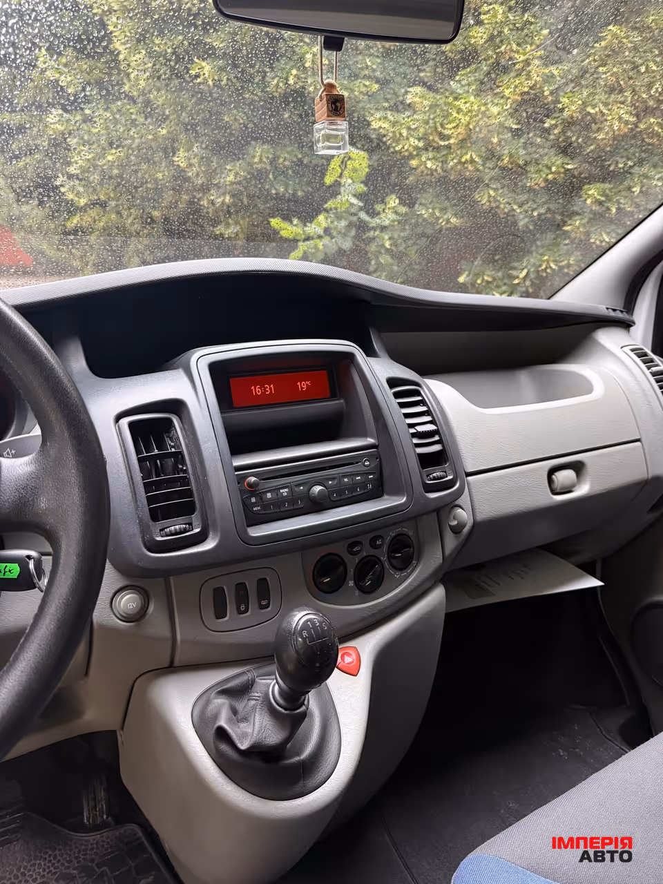 Renault Trafic - фото 8