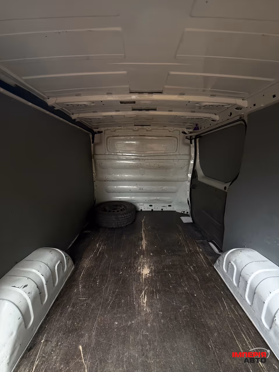 Renault Trafic - фото 12