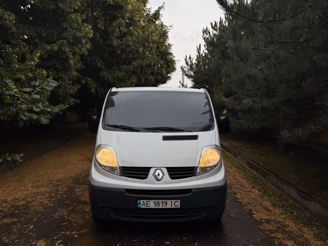 Renault Trafic - фото 2
