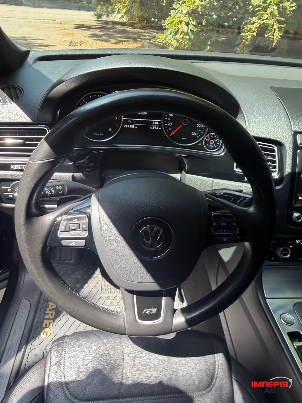 Volkswagen Touareg - фото 12