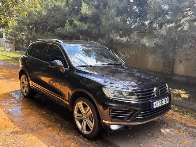 Volkswagen Touareg - фото 1