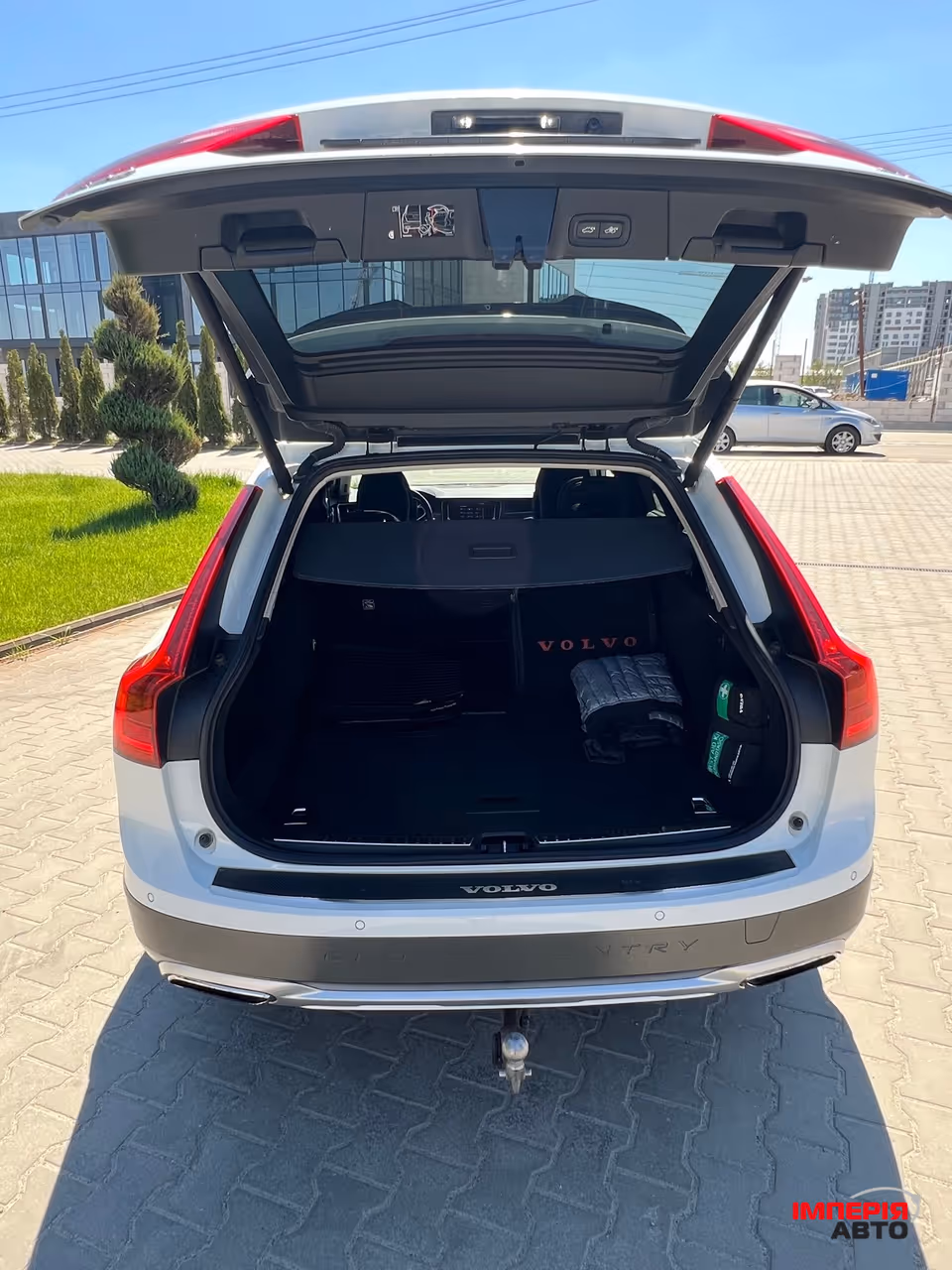 Volvo V90 Cross Country - фото 10