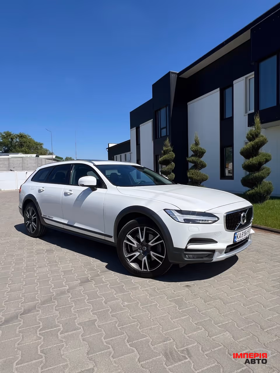 Volvo V90 Cross Country - фото 1