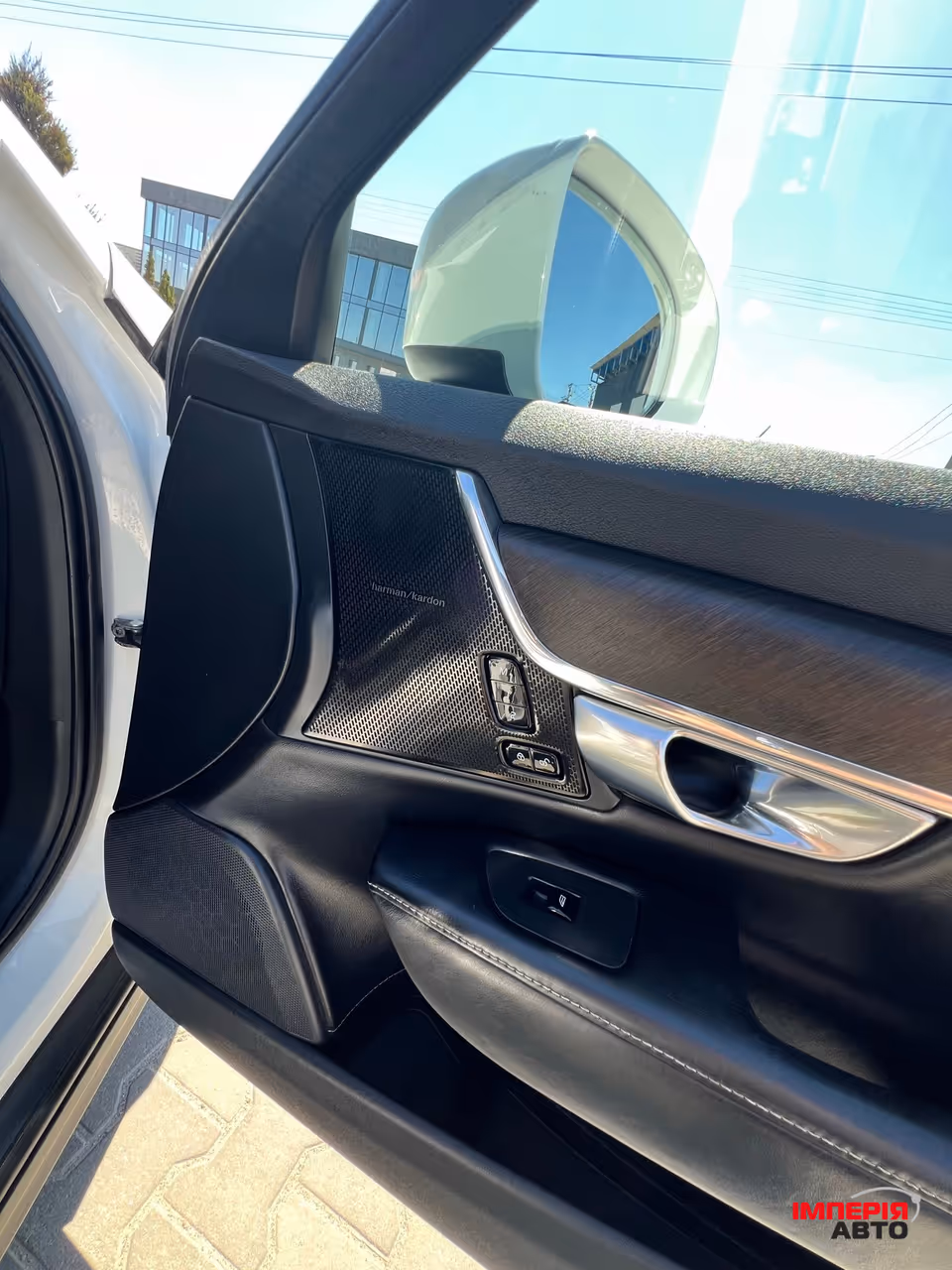 Volvo V90 Cross Country - фото 22