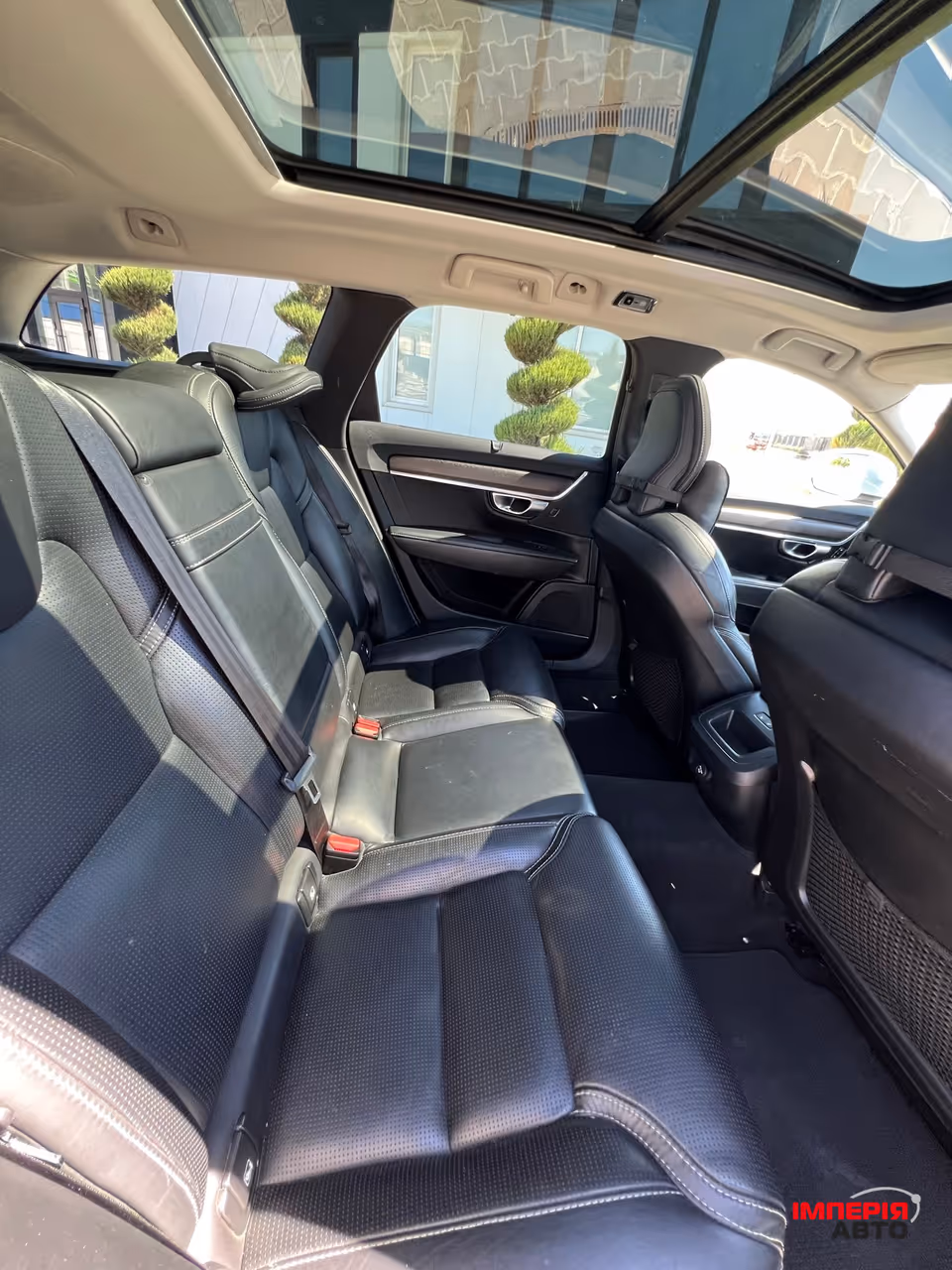 Volvo V90 Cross Country - фото 20
