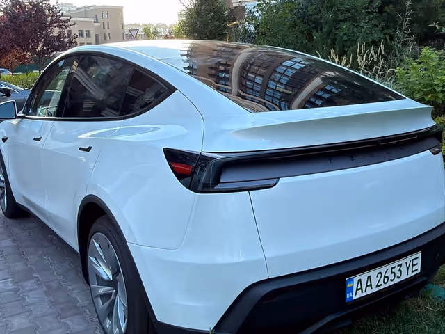 Tesla Model Y - фото 3