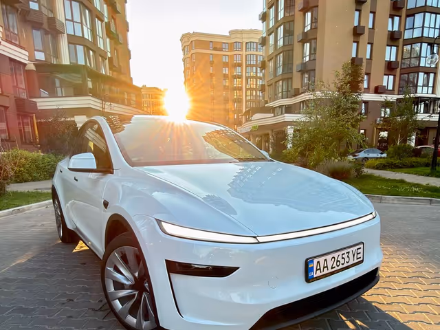 Tesla Model Y - зображення 2