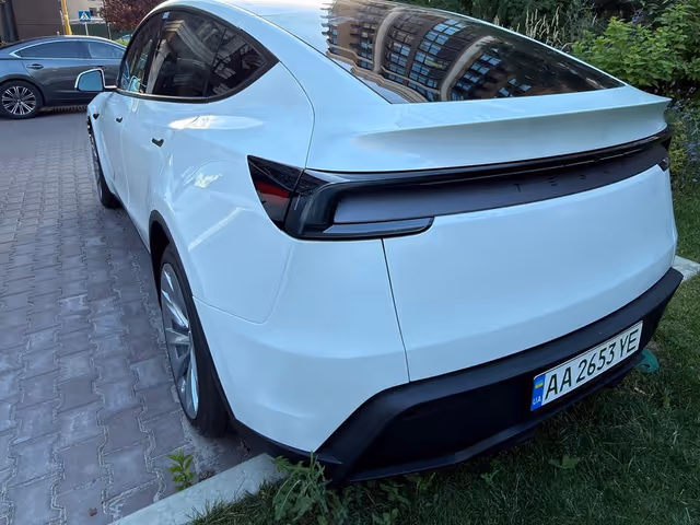 Tesla Model Y - фото 4