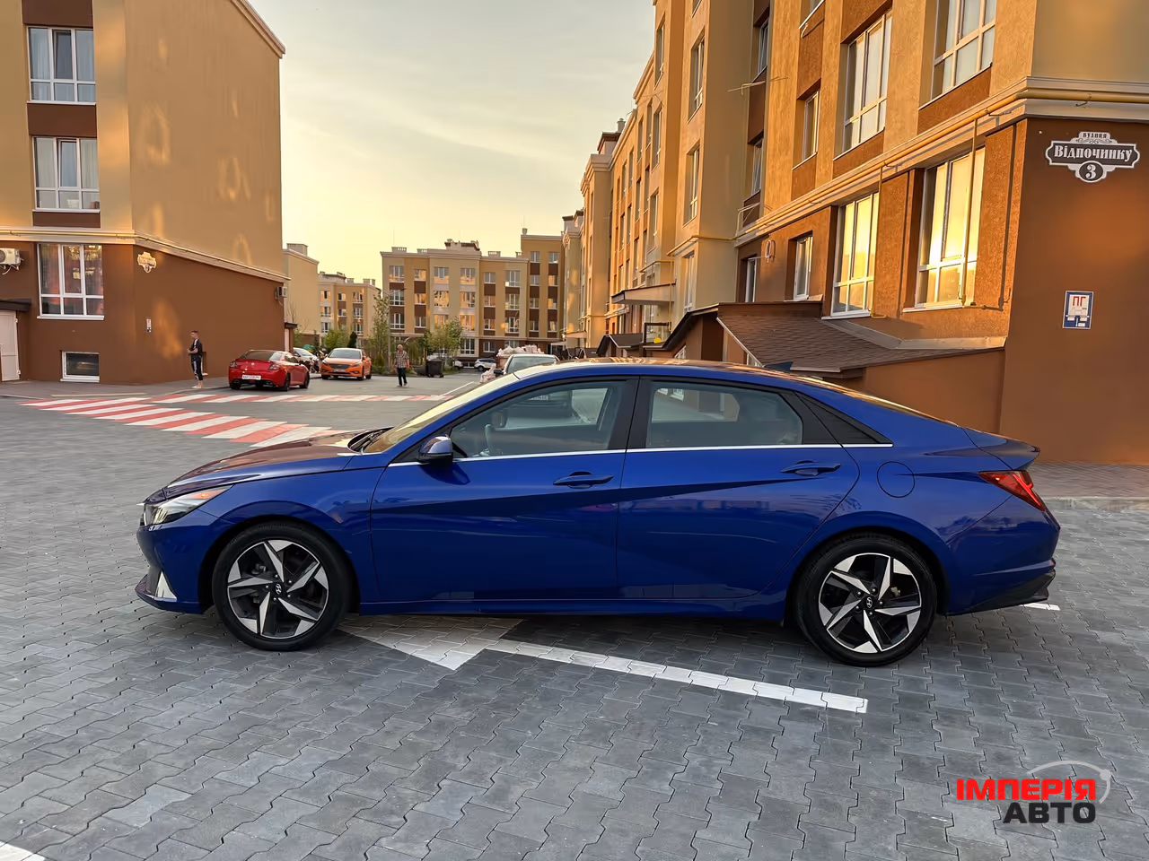 Hyundai Elantra - фото 3