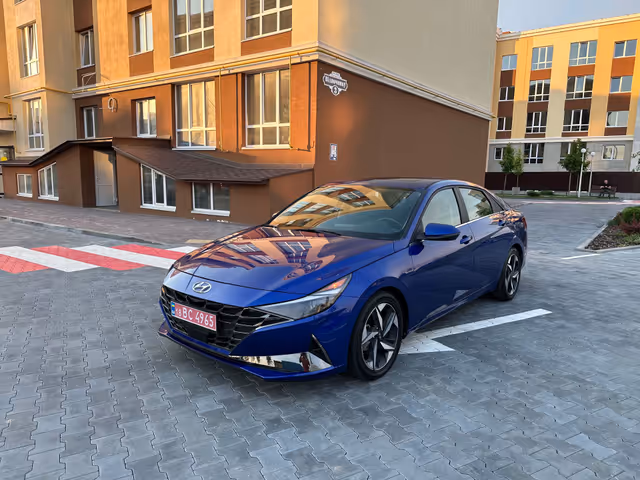 Hyundai Elantra - фото 1
