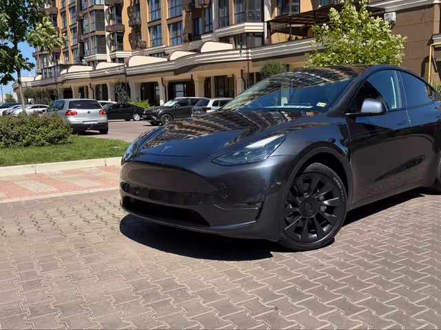 Tesla Model Y - зображення 2