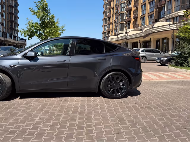 Tesla Model Y - зображення 4