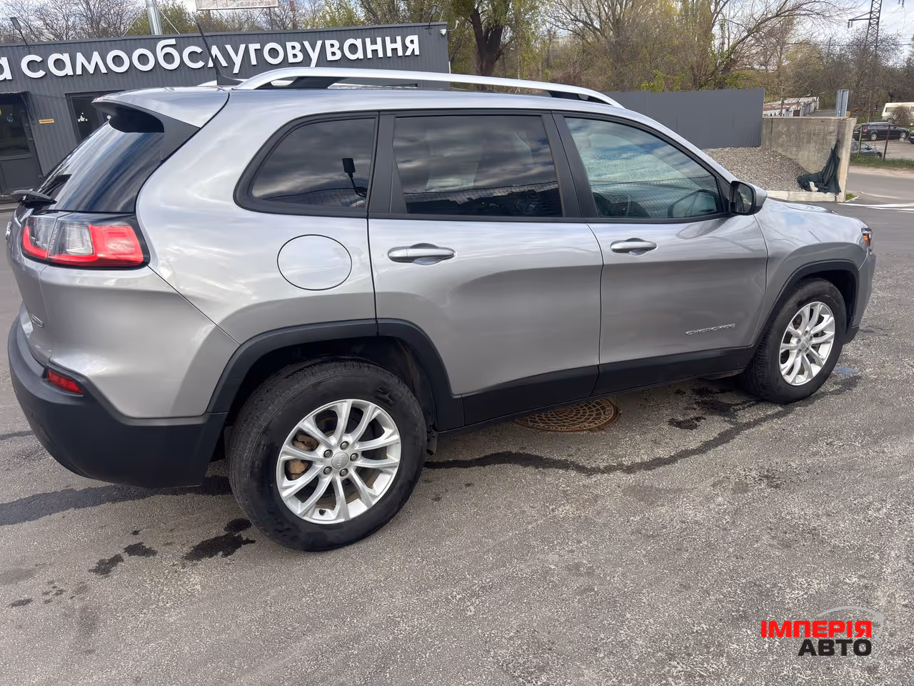 Jeep Cherokee - фото 13
