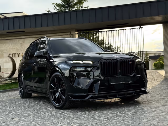 BMW X7 - фото 1