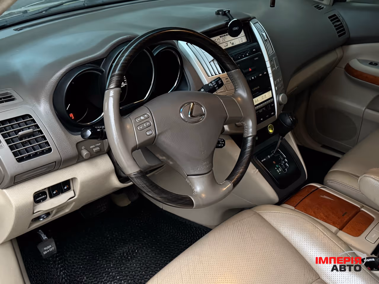 Lexus RX - фото 22