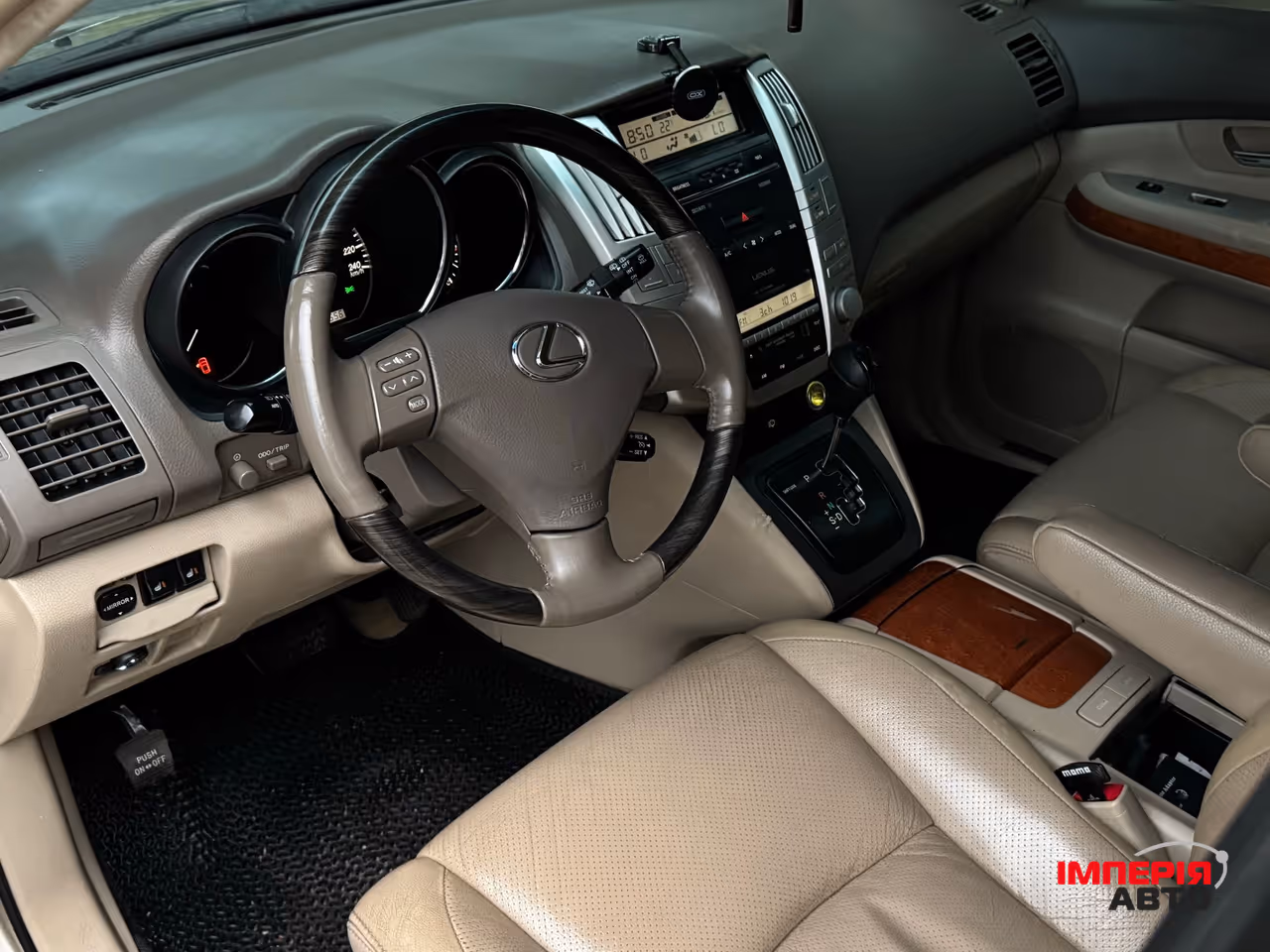 Lexus RX - фото 13