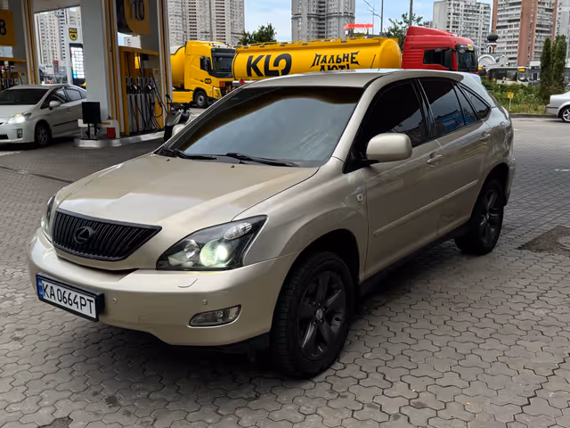 Lexus RX - фото 1