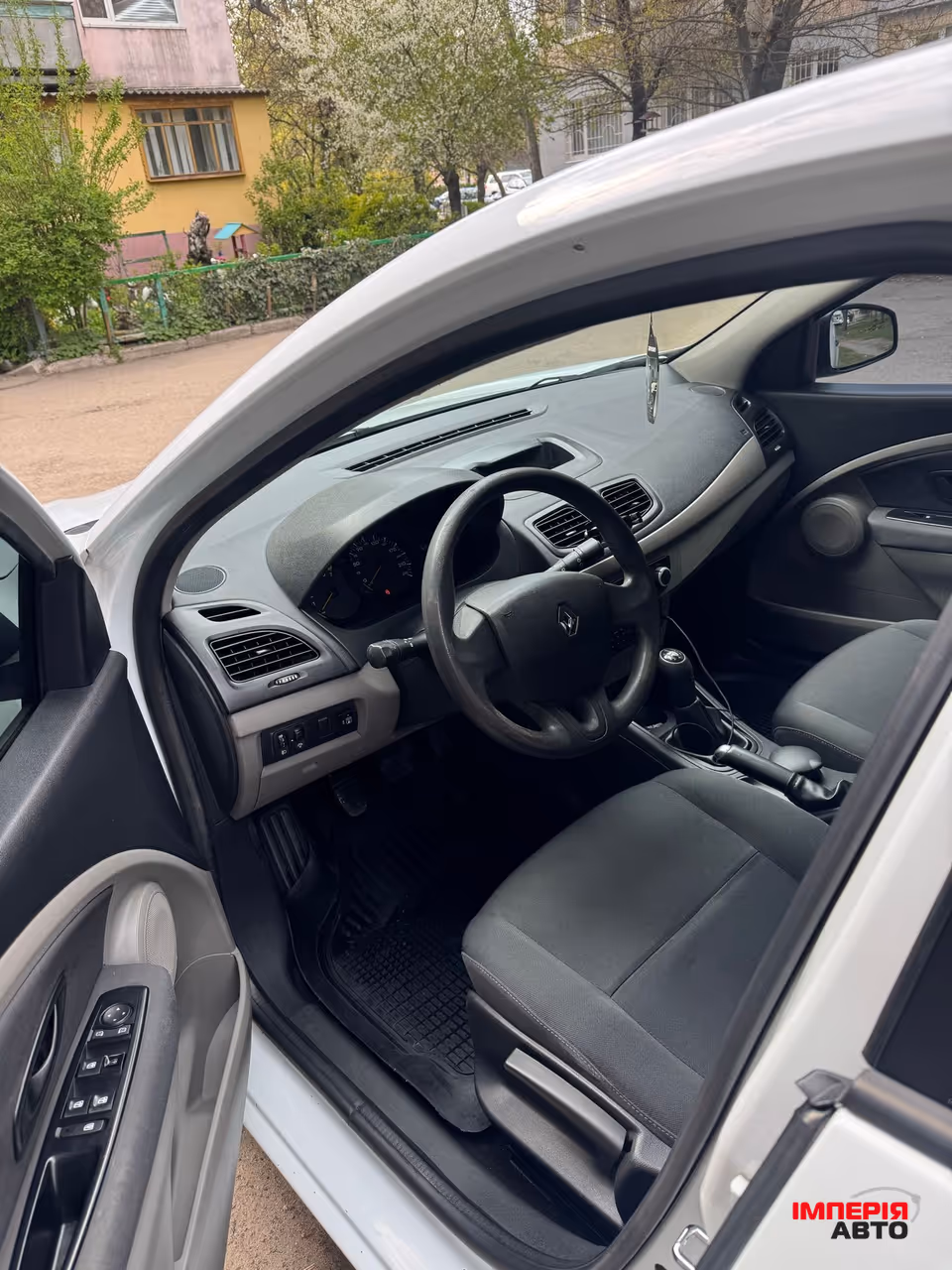 Renault Fluence - фото 3