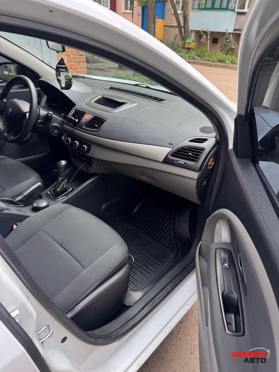 Renault Fluence - фото 7