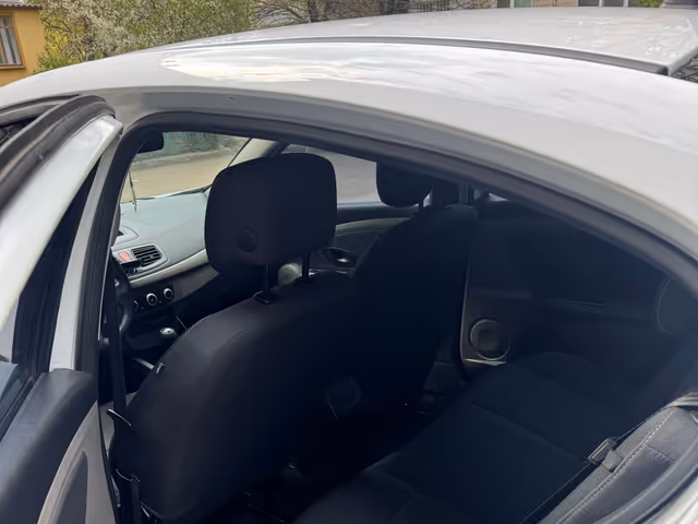 Renault Fluence - фото 4