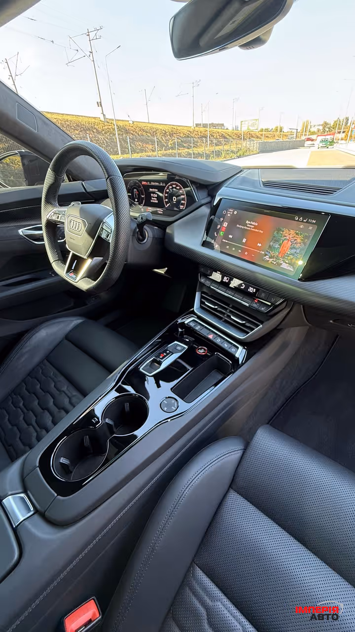 Audi RS e-tron GT - фото 6