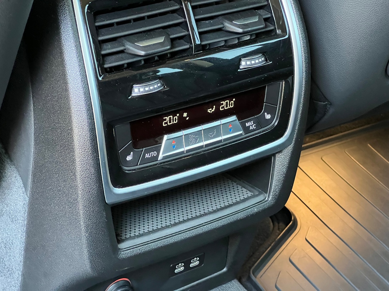 BMW X7 - фото 24