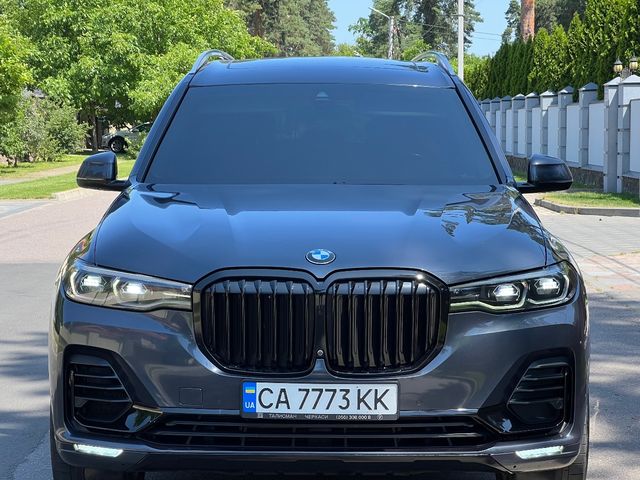 BMW X7 - фото 1