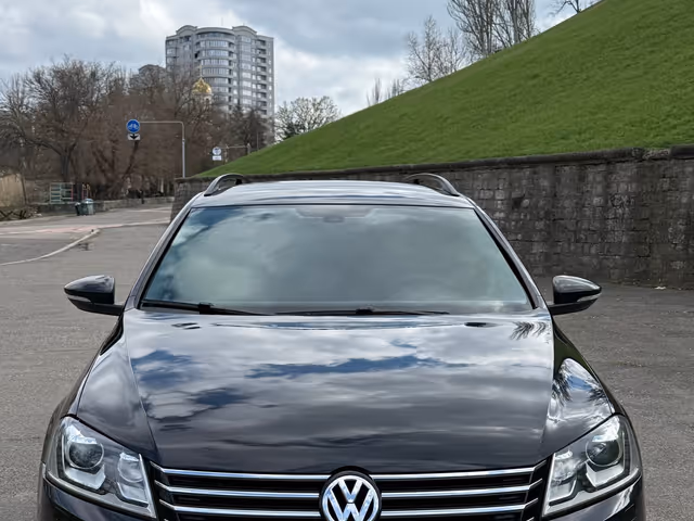 Volkswagen Passat - фото 1